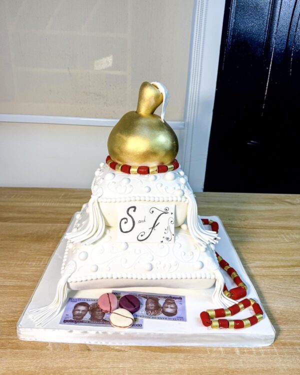 Pillow Traditional Wedding Cake