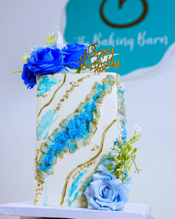 Square Swiss Meringue ButterCream Cake - TheBakingBarnNG